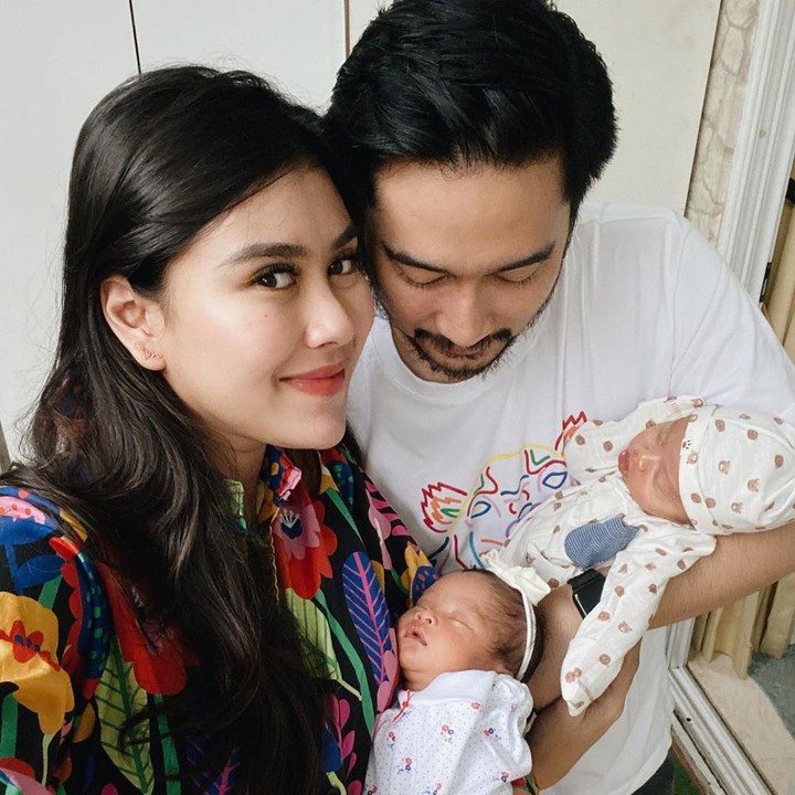 <p>Anak kembar mereka yang berjenis kelamin laki-laki dan perempuan itu diberi nama Zayn Sadavir Ezhilan Ismail dan Zunaira Alessia Safaraz Ismail. (Foto: Instagram @syahnazs)</p>