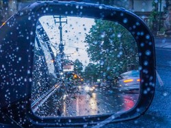 Jangan Remehkan Fungsi Penting Kaca Spion Mobil