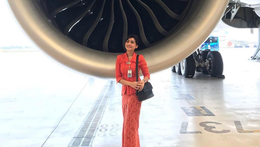 Hengkangnya Cyndyana Lorens dari pramugari Garuda menarik beragam respons dari netizen.