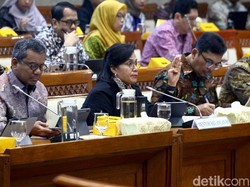 Sri Mulyani Tagih Lagi Keputusan Cukai Plastik ke DPR