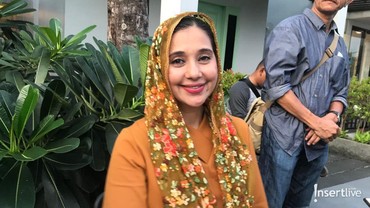 Tolak Ajakan Nikah Vicky Prasetyo, Ayu Azhari: Dia Orang yang Menarik