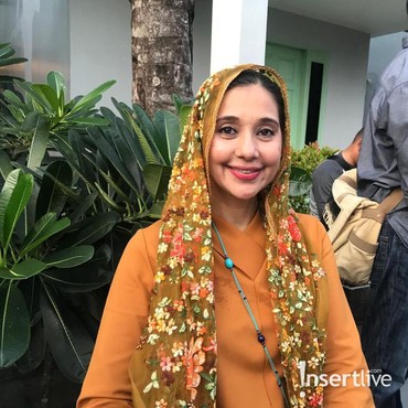 Ayu Azhari Bangga Dengar Anak-anak Mike Tramp Nyanyikan Lagu Islami