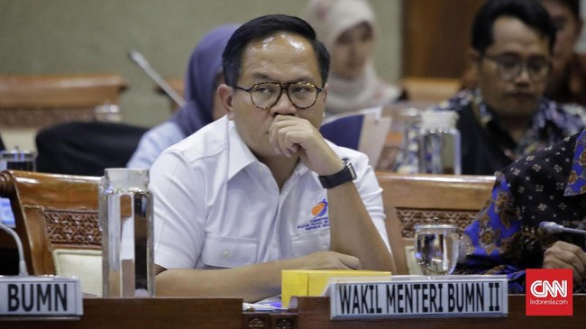 Wakil Menteri BUMN Kartika Wirjoatmodjo mengaku sebal dengan PT KAI lantaran akses jalan dari stasiun Kereta Cepat Jakarta-Bandung tidak direncanakan.
