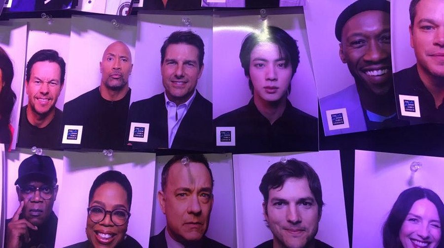 Jin BTS bikin heboh penggemar karena pamer foto berdampingan dengan aktor ternama Tom Cruise.