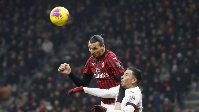 AC Milan melaju ke semifinal Coppa Italia setelah menundukkan Torino 4-2 lewat babak tambahan dalam laga di Stadion San Siro.