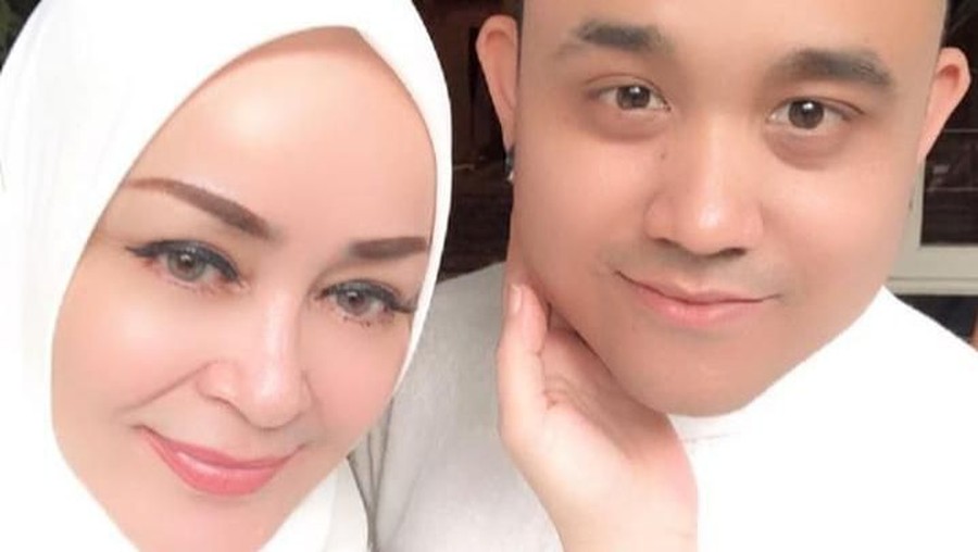 Chintami Atmanagara dan putranya, Dio Alif Utama