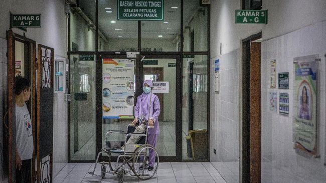 RajabandarQ: Situs Bandarq, DominoQQ, Poker Online Meski ada ratusan pegawai yang terinfeksi corona, pelayanan di RS dr Moewardi, Solo tidak dihentikan.