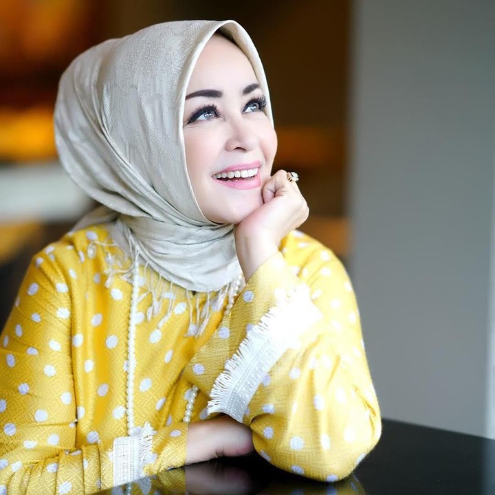 <p>Sang adik, Chintami Atmanagara juga kelahiran Jerman, pada 14 Juni 1962. Mantan istri musisi Oddie Agam ini dikenal sebagai penyanyi di era 1980-an. [Foto: Instagram @chintamiatmanagara]</p>
