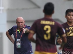 Wiljan Pluim Diganjar Kartu Merah, Bojan Hodak Semprot Wasit