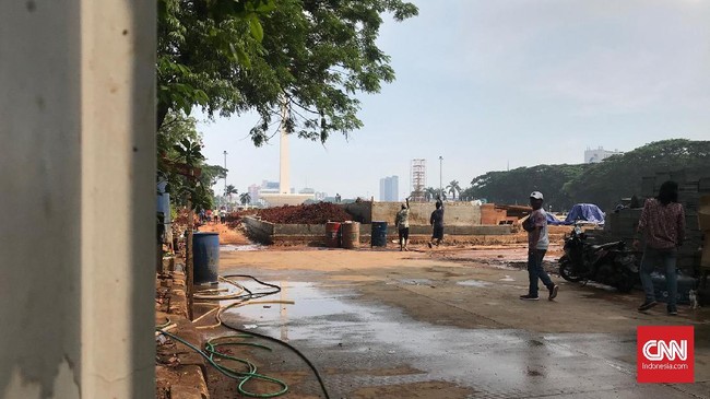 DPRD DKI mendesak Pemprov DKI segera melengkapi dengan kajian lingkungan seperti AMDAL dan UKL-UPL terkait penebangan 190 pohon demi revitalisasi Monas.