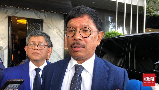 Sekjen Partai NasDem Johnny G. Plate menyebut menteri yang ingin jadi capres bakal terpecah fokusnya dalam menjalani tugas sebagai anggota kabinet.