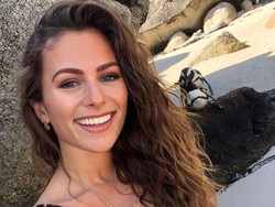 Turis Lagi Selfie, eh Belakangnya Ada Penguin Lagi Ena-ena