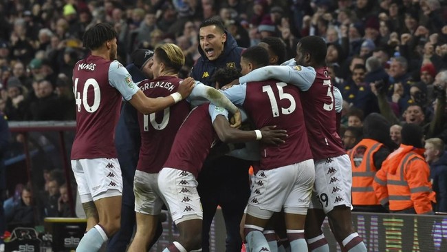 Aston Villa meraih kemenangan 2-1 yang dramatis atas Leicester City dalam laga leg kedua semifinal Piala Liga Inggris.