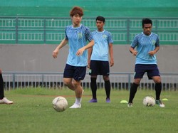 Baru Gabung Latihan Persela, Nakamura Sudah Bikin Nilmaizar Terkesan