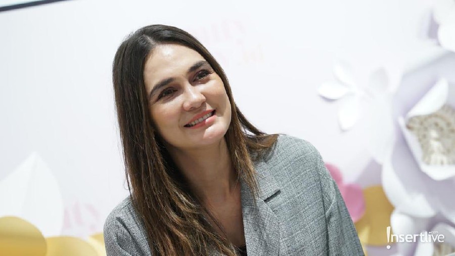 Luna Maya tegaskan hubungan dengan Ryochin hanya sebatas teman.