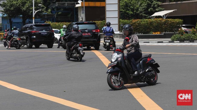 Kotak kuning atau yellow box junction (YBC) merupakan markah jalan yang bilang dilanggar diancam sanksi 2 bulan penjara atau Rp500 ribu.