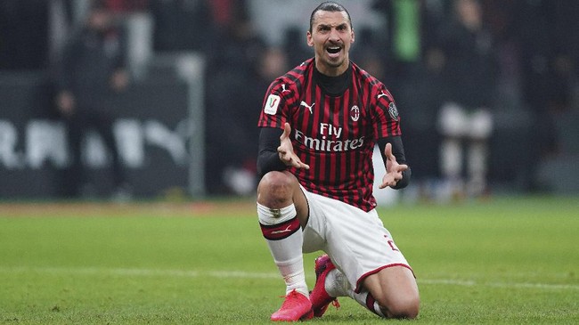 Zlatan Ibrahimovic masih bisa menyaingi keganasan Cristiano Ronaldo meski empat tahun lebih tua dibandingkan dengan bintang asal Portugal tersebut.