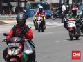Tilang Elektronik Bisa Jerat Main Ponsel Sambil Naik Motor