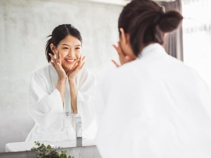 Bye Wajah Kusam, Ini 5 Tips Bikin Kulit Bunda Lebih Segar Meski Kurang Tidur