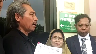 img-title Limbad dan Benazir Kompak Tak Hadiri Sidang Perdana Perceraian