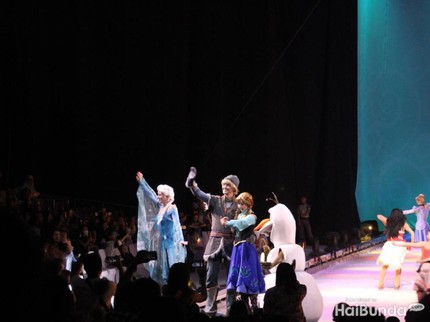 7 Potret Seru Pertunjukan Disney on Ice Ajak Anak Menari Bersama