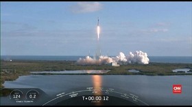 VIDEO: Paket Keempat Satelit Internet SpaceX Diluncurkan