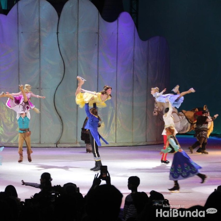 <p>Para karakter di film kartun Disney kembali menghibur anak-anak di tahun ini, Bun. Mereka tampil dalam pementasan Disney on Ice di ICE BSD, Tangerang Selatan pada Rabu (29/01/2020). (Foto: HaiBunda)</p>