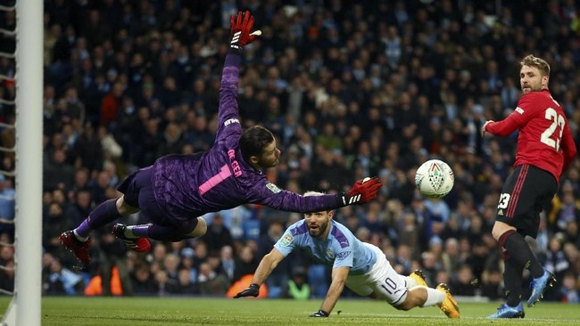 Manchester United membuka lowongan bagi analis kiper seiring dengan isu anjloknya performa David De Gea dalam beberapa musim terakhir.