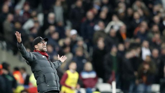Satu Kemenangan Lagi Liverpool Setara dengan Generasi Emas MU Liverpool bakal menyamai torehan Manchester United ketika meraih treble pada musim 1998/1999 jika meraih kemenangan atas West Ham.