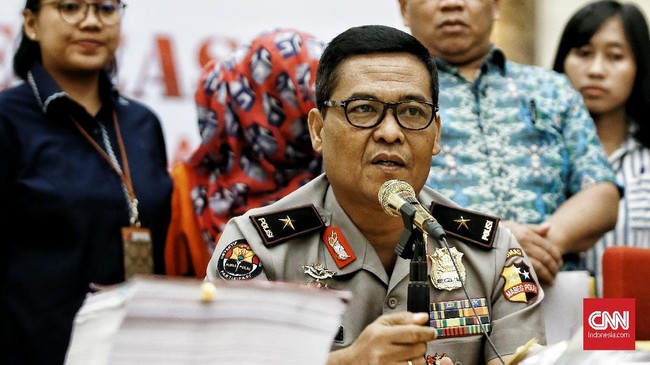 Karopenmas Divisi Humas Polri, Brigjen Pol Argo Yuwono bersama Kasubdit II Direktorat Tindak Pidana Umum Harta dan Benda Bareskrim, memberikan keterangan pers Pengungkapan Perkara Tipu Gelap dan TPPU dengan kerugian Rp 505 M. Jakarta.  Kamis (30/1/2020). Dittipidum Bareskrim Polri menangani perkara penipuan, penggelapan dan tindak pidana pencucian uang yang dialami Princes Lolwah dengan modus menawarkan investasi pembangunan vila dan pengadaan tanah di Bali namun tidak terealisasi sesuai janji. CNN Indonesia/Andry Novelino