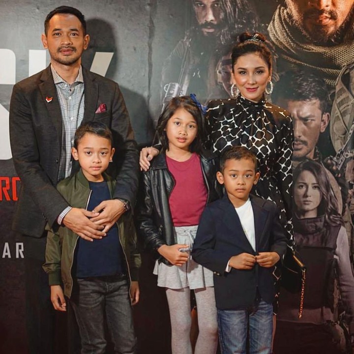 <p>Dari pernikahannya dengan Rara Wiritanaya, aktor Oka Antara dikaruniai tiga orang anak. (Foto: Instagram @oks_antara)</p>