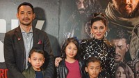 <p>Dari pernikahannya dengan Rara Wiritanaya, aktor Oka Antara dikaruniai tiga orang anak. (Foto: Instagram @oks_antara)</p>