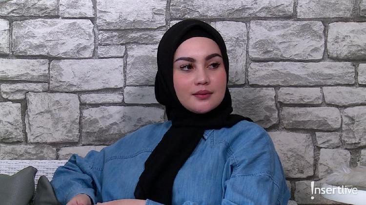 Hubungan antara Jennifer Dunn dengan anak-anak sang suami, Faisal Haris, memang tidak berjalan mulus. Namun, ia berusaha memperbaikinya.