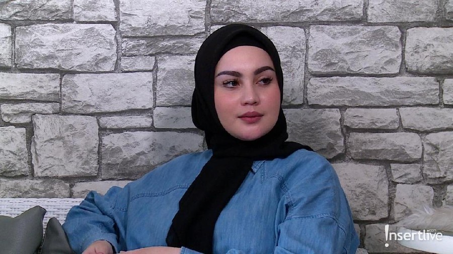 Banjir Harta & Takhta, Jennifer Dunn Bantah Jadi Wanita Simpanan Wawan Jennifer Dunn membantah jika dirinya menjadi wanita simpanan Wawan karena mendapat gaji yang fantastis dan fasilitas mewah.
