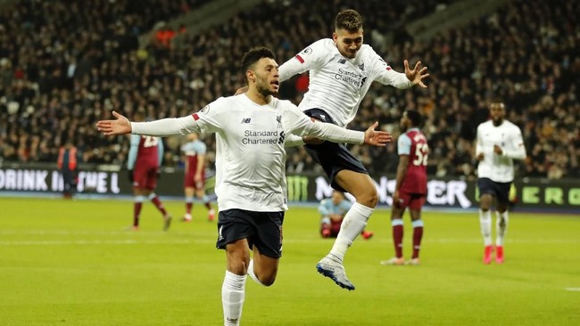 Liverpool membuat sejarah baru sebagai pemuncak klasemen dengan selisih poin terbesar atas pesaing terdekat, Manchester City di Liga Inggris.