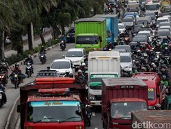 Terpopuler: Waktu yang Terbuang di Jalan, Rem Tangan di Lampu Merah
