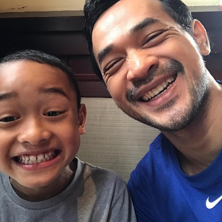 <p>Semoga selalu tersenyum bahagia, Oka dan anak-anak! (Foto: Instagram @oks_antara)    </p>