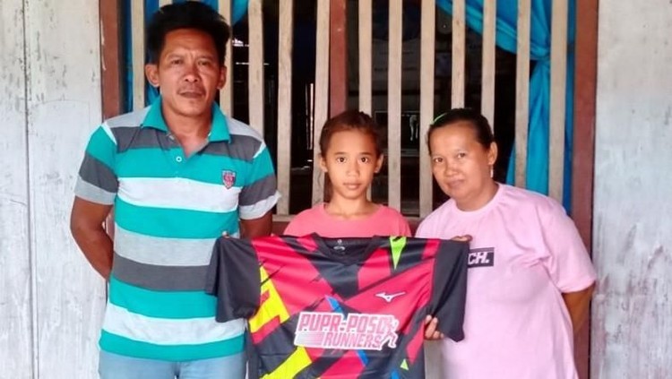 Seorang anak asal Poso, Asmarani Ndongku merasa sangat kecewa dan sedih usai mengikuti lomba lari sejauh 21 KM. Setelah juara, ia tidak dapat hadiah.