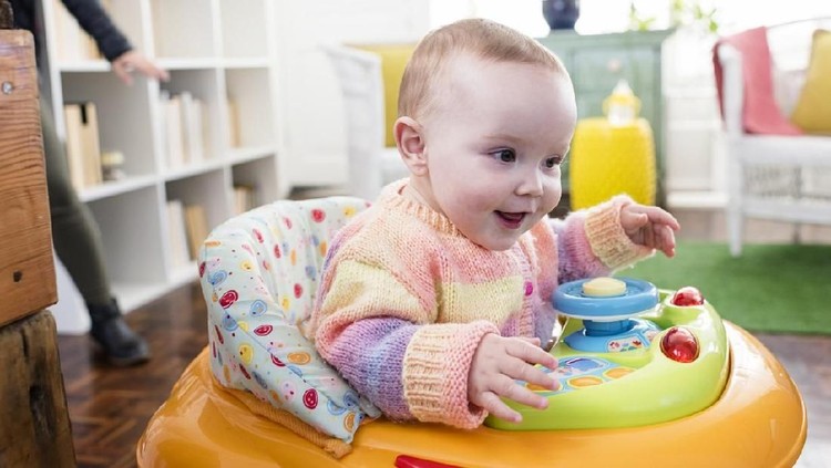 5 Mainan  Bayi  untuk Bantu Si Kecil Belajar Berdiri dan 
