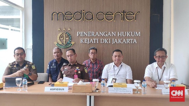 Kanwil Pajak Jaktim menyebut 3 tersangka penyelewengan faktur mengakibatkan kerugian negara Rp8,2 miliar.
