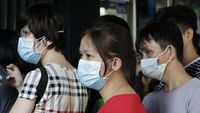 Viral Masker Direbus untuk Dipakai Ulang di China, Berbahayakah?