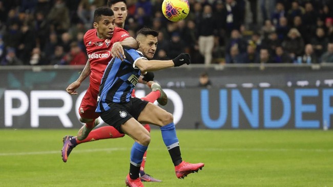 Alexis Sanchez diklaim tolak rujuk dengan Manchester United karena ingin kontrak permanen di Inter Milan.