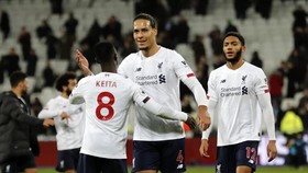 Van Dijk-Gomez Jadi Bek Tengah: Jaminan Liverpool Hancur