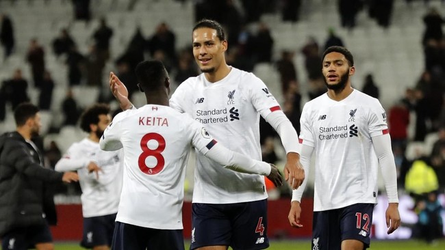 Keberadaan duet Virgil Van Dijk dan Joe Gomez di posisi bek tengah tampak harus dihindari Jurgen Klopp.