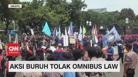 VIDEO: Geruduk Istana Negara, Aksi Buruh Tolak Omnibus Law