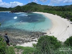 Pantai di Lombok Seperti di Film Fiksi