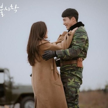 7 Momen Seru Bintang Crash Landing On You di Belakang Kamera