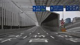 FOTO: Melihat Dekat Kota Wuhan yang Diisolasi Akibat Corona Foto aerial yang menampilkan lengangnya Wuhan, kota pertama ditemukannya infeksi virus corona yang kemudian menjadi wabah menakutkan dunia.