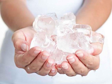 5 Manfaat Es Batu untuk Kecantikan, Atasi Jerawat hingga Bikin Glowing