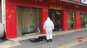 VIDEO: Jenazah Pria Ditemukan di Jalanan Kota Wuhan